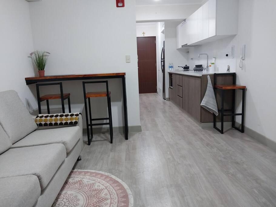Departamento Con Hermosa Vista, Centrico Y Piscina Lima Exterior foto