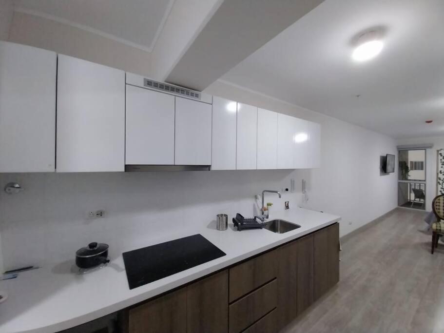 Departamento Con Hermosa Vista, Centrico Y Piscina Lima Exterior foto
